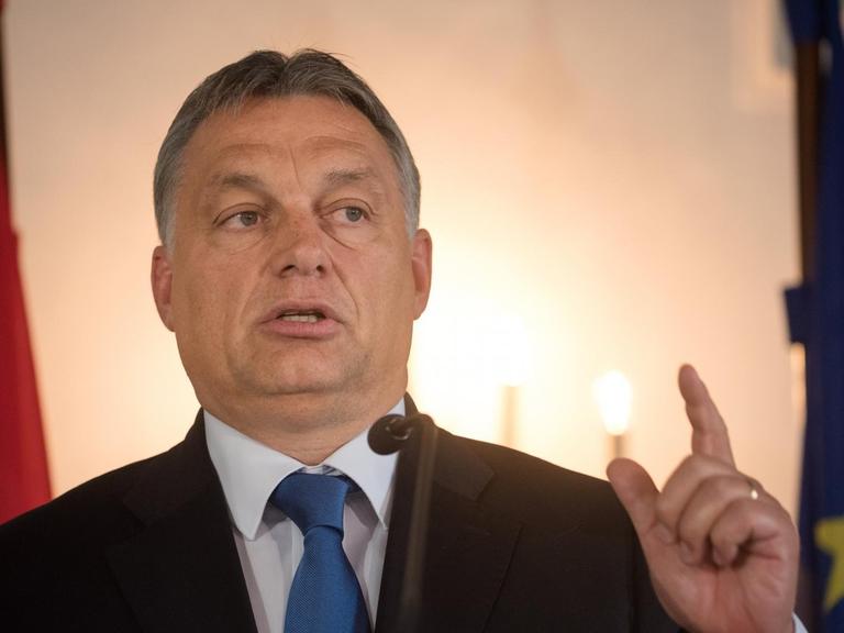 Der ungarische Premierminister Viktor Orban nimmt am 23.09.2015 im Kloster Banz bei Bad Staffelstein (Bayern) als Gast an einer Pressekonferenz anlässlich der Herbstklausur der CSU-Landtagsfraktion teil.