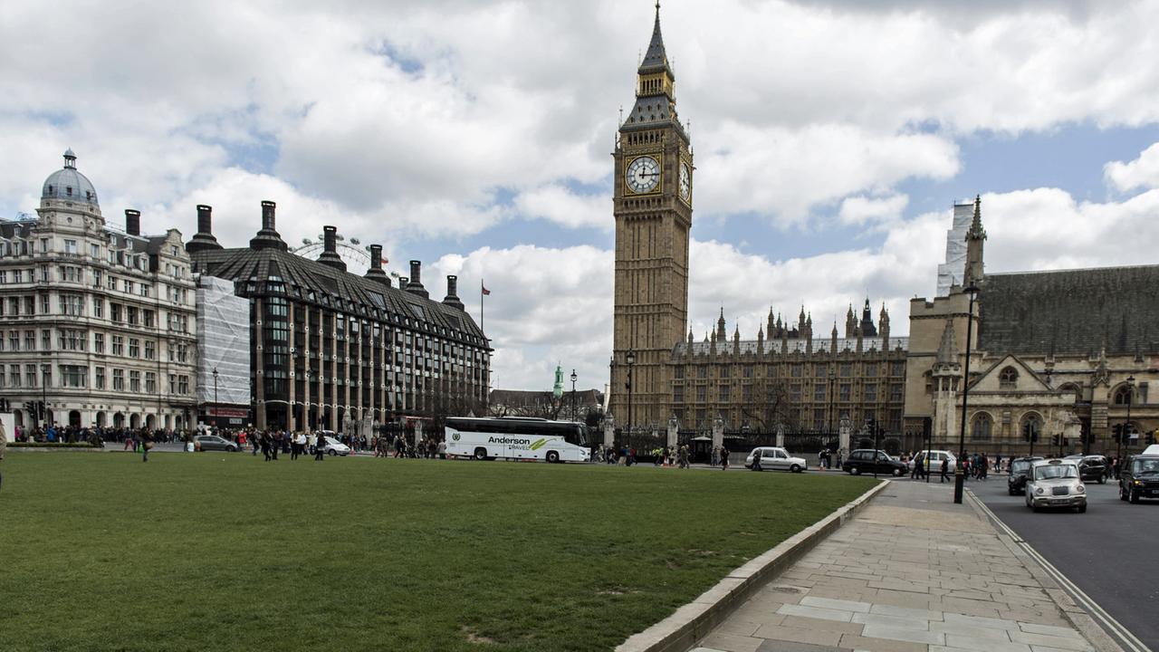 Noch immer dominiert die männliche britische Streitkultur das Unterhaus - nur ein Drittel der Abgeordneten sind Frauen Noch immer dominiert die männliche britische Streitkultur das Unterhaus - nur ein Drittel der Abgeordneten sind Frauen