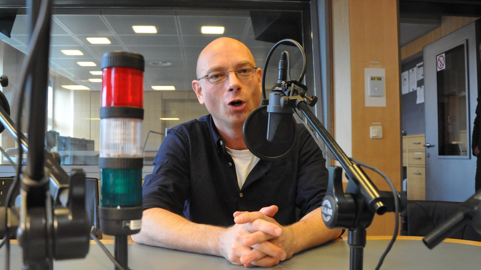 Viktor Staudt während der Sendung "Im Gespräch" im Deutschlandradio Kultur Viktor Staudt während der Sendung "Im Gespräch" im Deutschlandradio Kultur