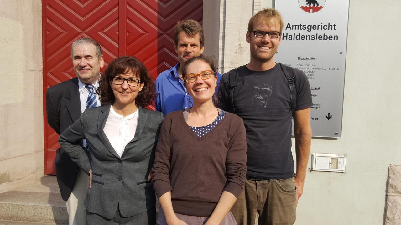 Die Angeklagten und ihre Anwältinnen Die Angeklagten und ihre Anwältinnen