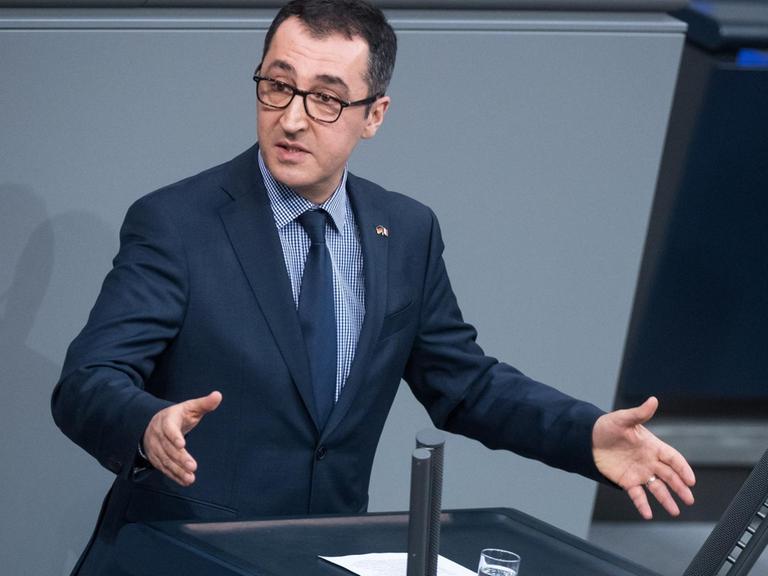 Özdemir am Rednerpult.