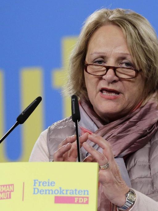 Die frühere Bundesjustizministerin Sabine Leutheusser-Schnarrenberger spricht am 24.04.2016 in Berlin beim Bundesparteitag der FDP.