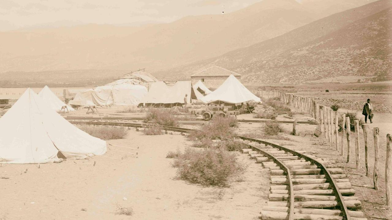 Lager deutscher Ingenieure beim Bau der Bagdadbahn nahe Alexandretta, heute Iskenderun Lager deutscher Ingenieure beim Bau der Bagdadbahn nahe Alexandretta, heute Iskenderun
