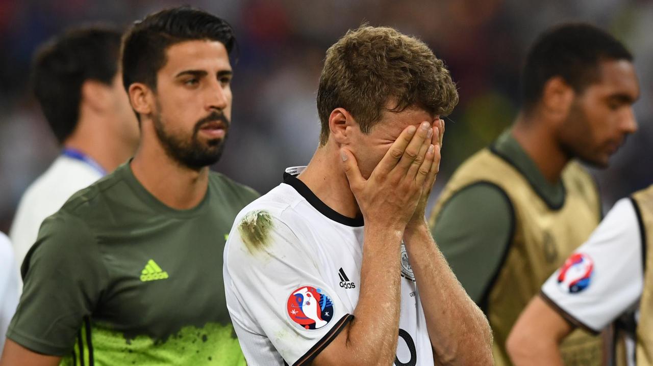 Deutschland verliert im Fußball-EM-Halbfinale gegen Frankreich (7.7.2016). Deutschland verliert im Fußball-EM-Halbfinale gegen Frankreich (7.7.2016).