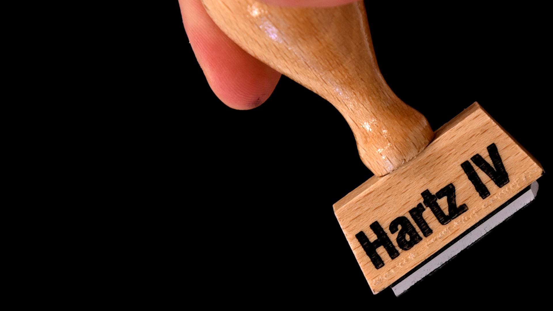 Ein Stempel mit der Aufschrift Hartz IV Ein Stempel mit der Aufschrift Hartz IV