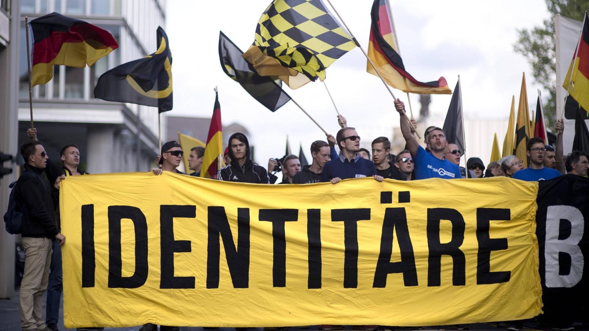 Demonstration der rechten "Identitären Bewegung" in Berlin. Demonstration der rechten "Identitären Bewegung" in Berlin.