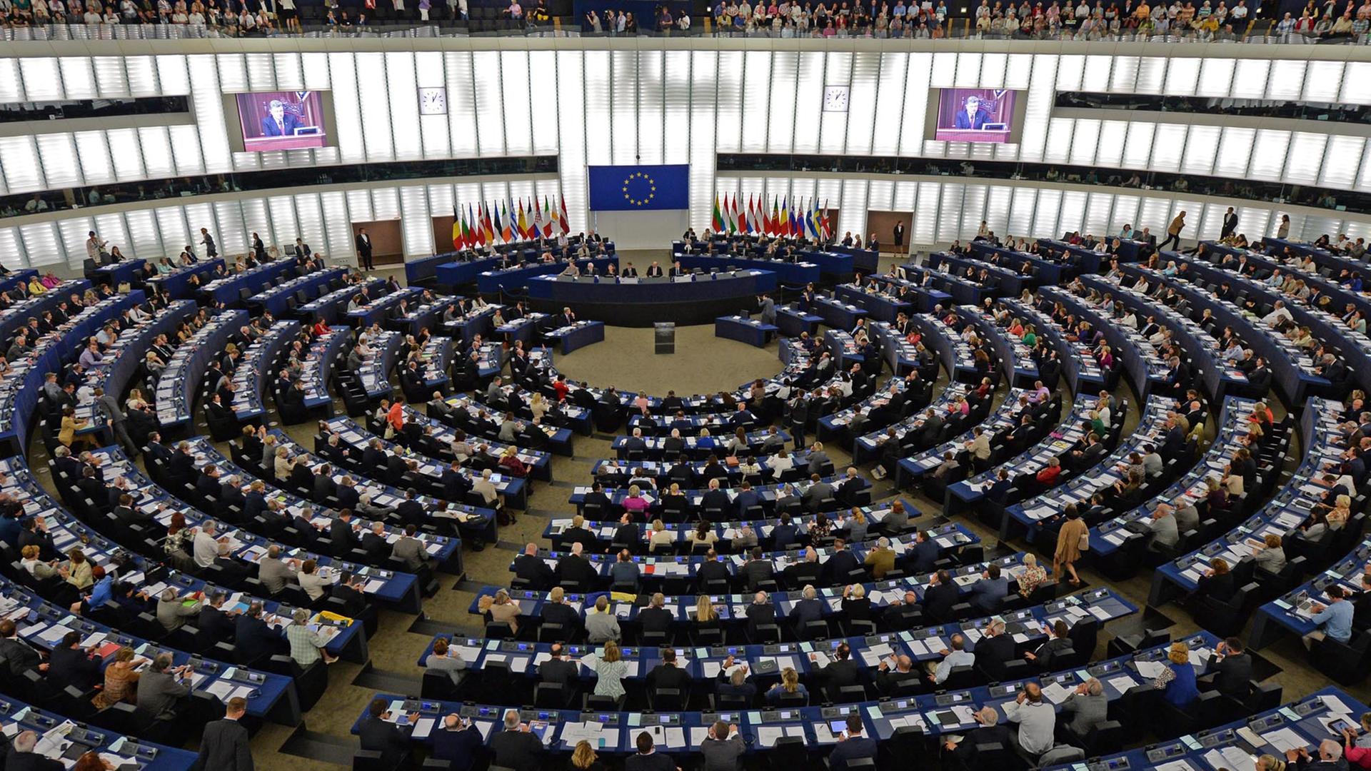 Im EU-Parlament in Straßburg stimmten 535 Abgeordnete zu, 127 Parlamentarier sprachen sich dagegen aus, 35 enthielten sich. Die Abstimmungen wurden zwischen den beiden Parlamenten live per Video übertragen. Im EU-Parlament in Straßburg stimmten 535 Abgeordnete zu, 127 Parlamentarier sprachen sich dagegen aus, 35 enthielten sich. Die Abstimmungen wurden zwischen den beiden Parlamenten live per Video übertragen.