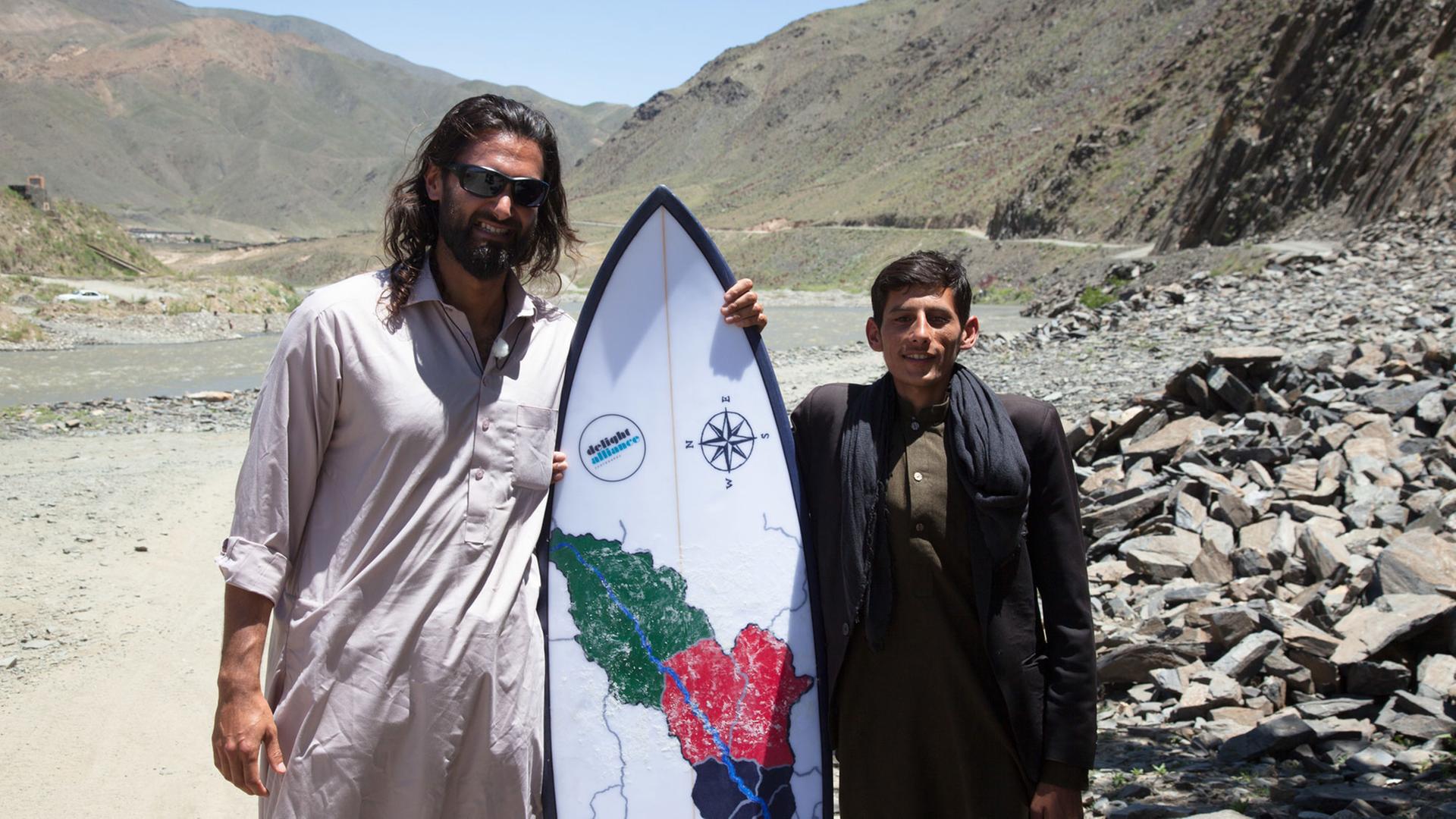 Afridun Amu mit Fan im Pandschir-Tal