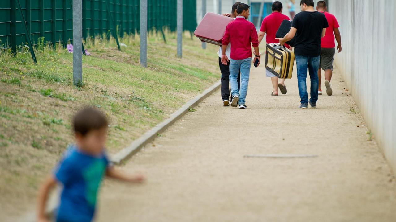 Flüchtlinge in der Erstaufnahmeeinrichtung in Ingelheim in Rheinland-Pfalz Flüchtlinge in der Erstaufnahmeeinrichtung in Ingelheim in Rheinland-Pfalz