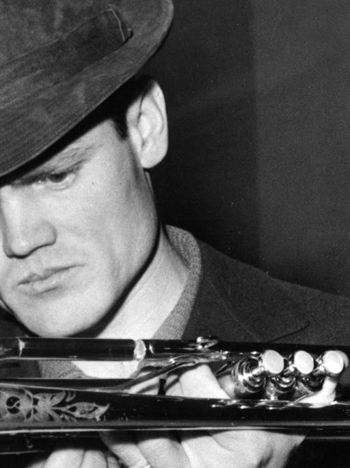 Der amerikanische Jazz-Trompeter Chet Baker im Jahr 1962.