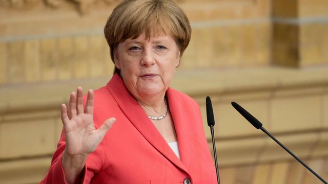 Bundeskanzlerin Angela Merkel (CDU) spricht am 02.06.2016 auf dem Nationalen MINT Gipfel in Berlin.
