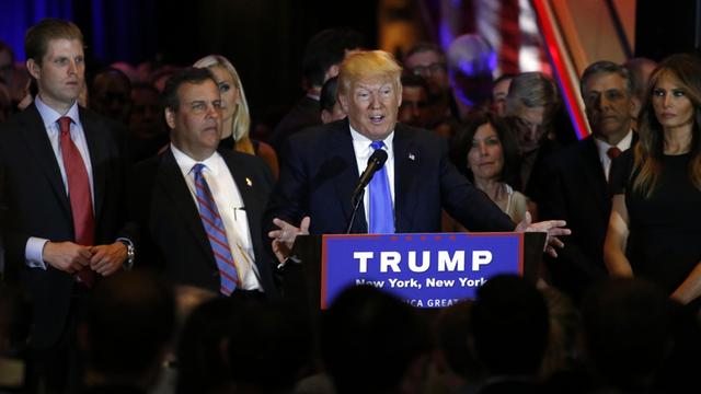 Der republikanische Bewerber um die US-Präsidentschaftskandidatur, Donald Trump, spricht nach seinem Sieg bei den Vorwahlen in fünf Staaten im Nordosten der USA.