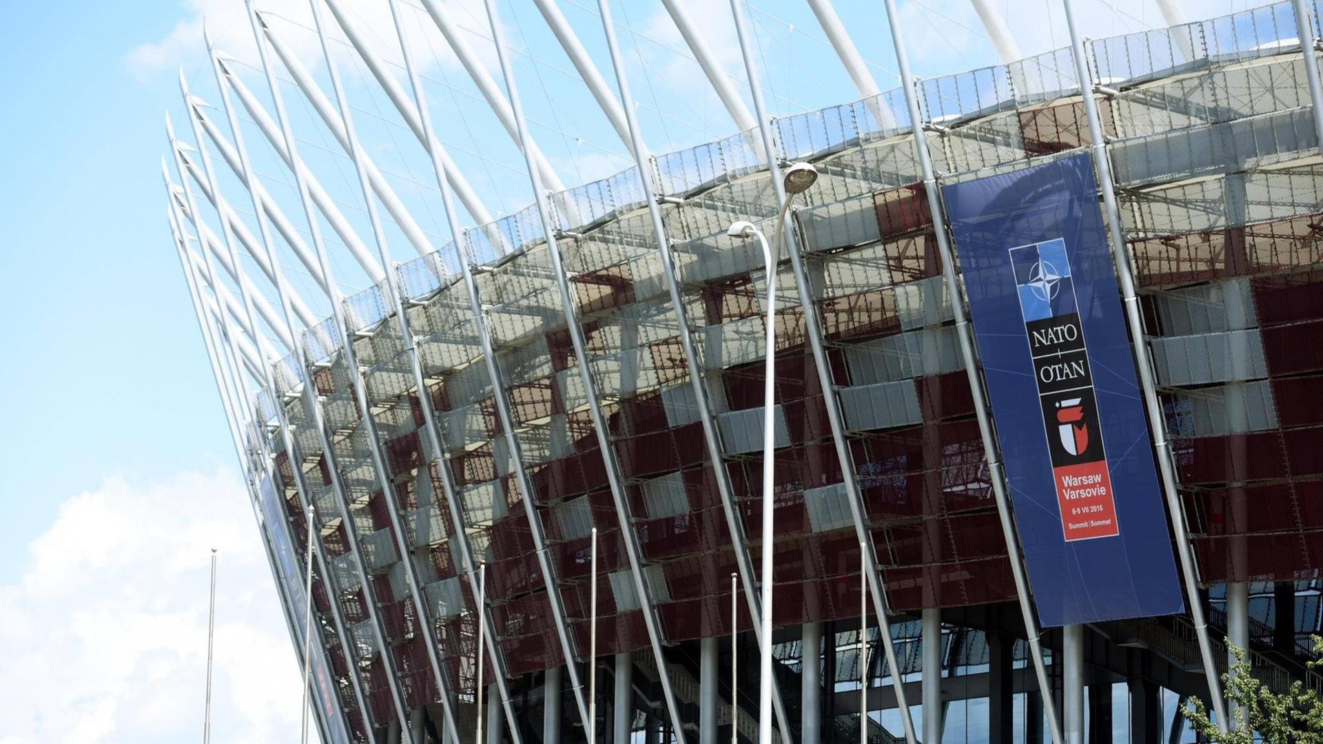 WARSCHAU, Sicherheitsmaßnahmen am PGE Narodowy Stadion anlässlich des NATO Gipfels. WARSCHAU, Sicherheitsmaßnahmen am PGE Narodowy Stadion anlässlich des NATO Gipfels.