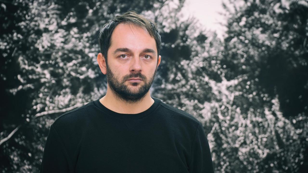Der serbische Künstler Vladimir Miladinovic Der serbische Künstler Vladimir Miladinovic