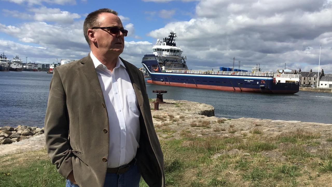 Gewerkschafter Jake Molloy im Hafen von Aberdeen Gewerkschafter Jake Molloy im Hafen von Aberdeen