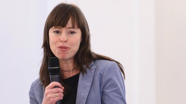 Die Historikerin Hedwig Richter bei einer Veranstaltung zum Thema 100 Jahre Frauenwahlrecht. Die Historikerin Hedwig Richter bei einer Veranstaltung zum Thema 100 Jahre Frauenwahlrecht.