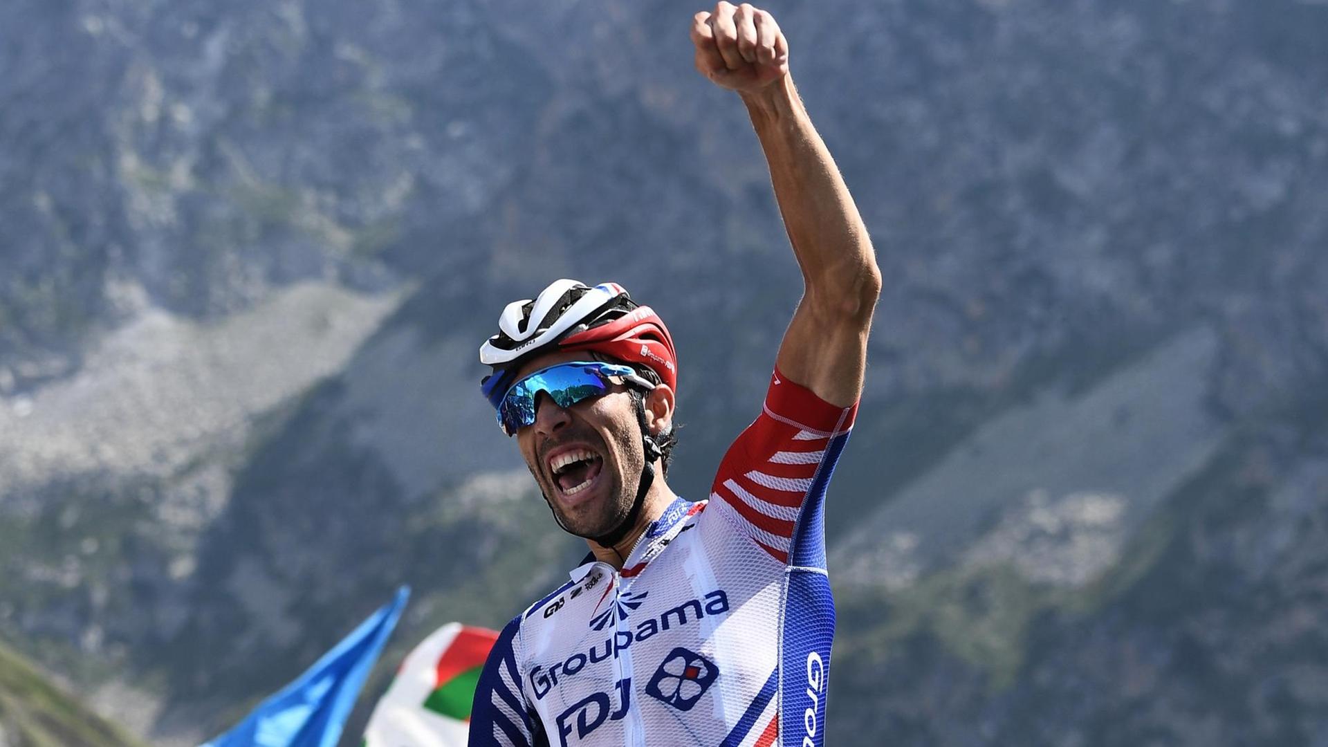 Der Franzose Thibaut Pinot jubelt über seinen Sieg bei der 14. Etappe der Tour de France auf dem Col du Tourmalet. Der Franzose Thibaut Pinot jubelt über seinen Sieg bei der 14. Etappe der Tour de France auf dem Col du Tourmalet.