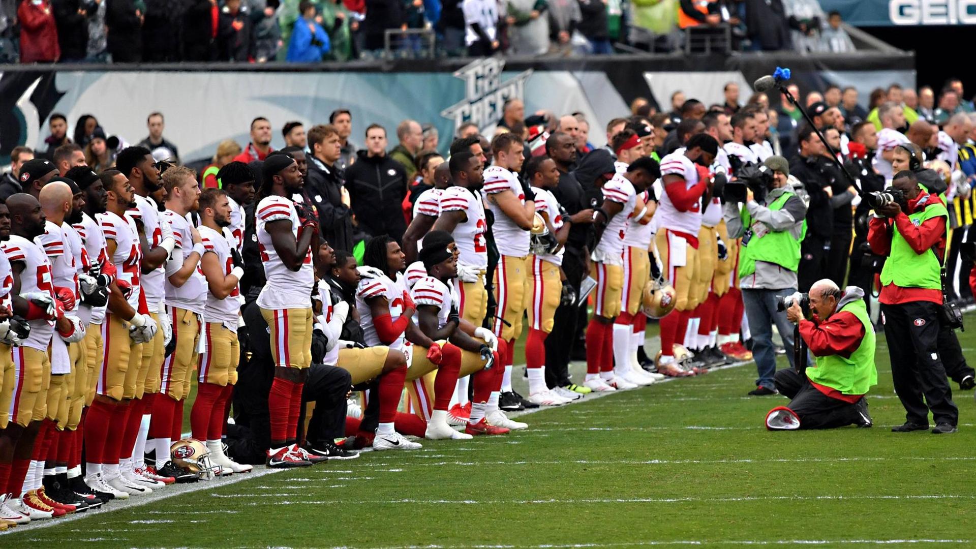 Sofa Streikposten Privat fußball wie viele spieler auf dem feld Gewissenhaft Welt Bereit Sofa Streikposten Privat fußball wie viele spieler auf dem feld Gewissenhaft Welt Bereit