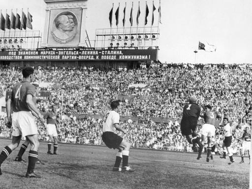 Länderspiel zwischen der UdSSR und der DFB-Auswahl im August 1955.
