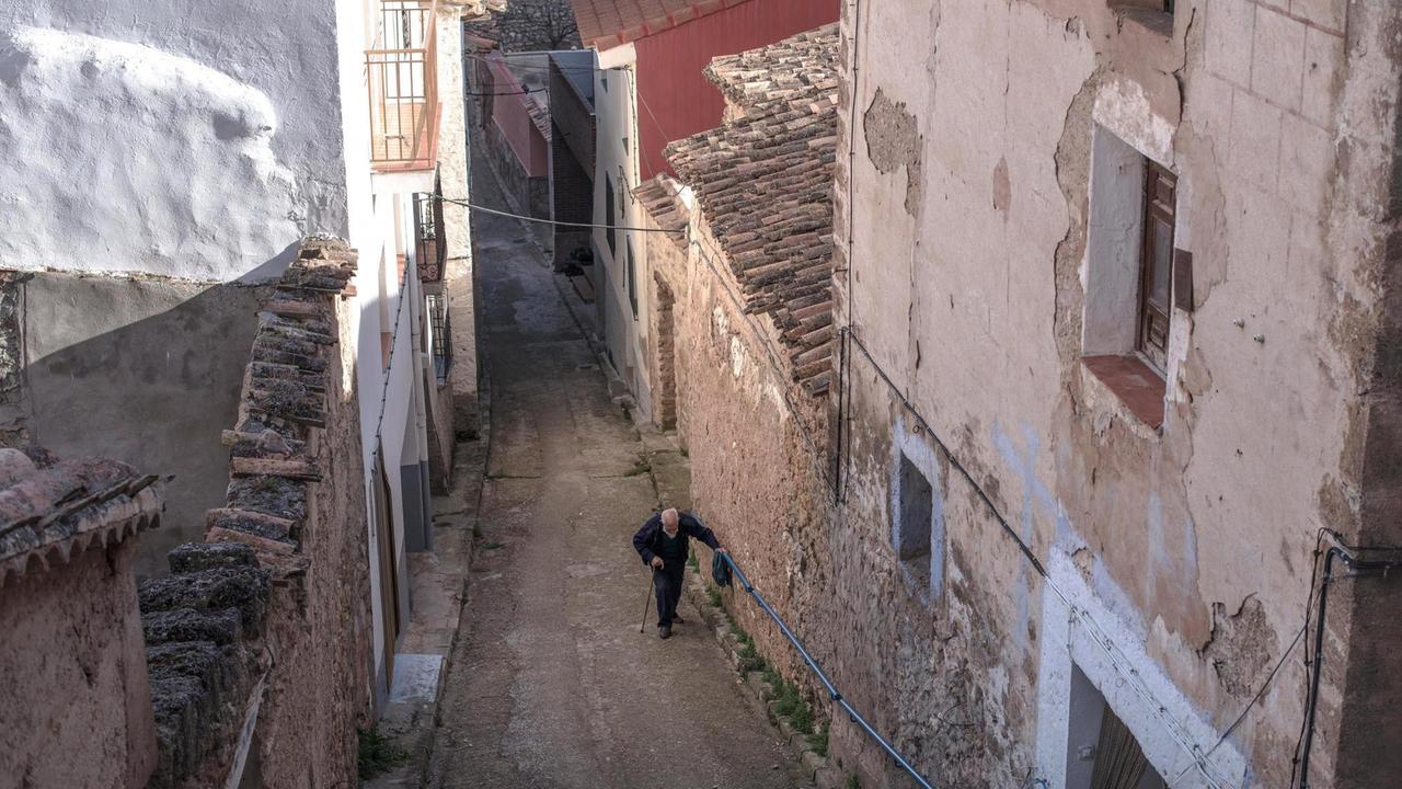 Bis ins hohe Alter: Ein gemächliches Leben an der frischen Luft - ein alter Mann in Guadalajara, 50 Kilometer nördlich von Madrid.