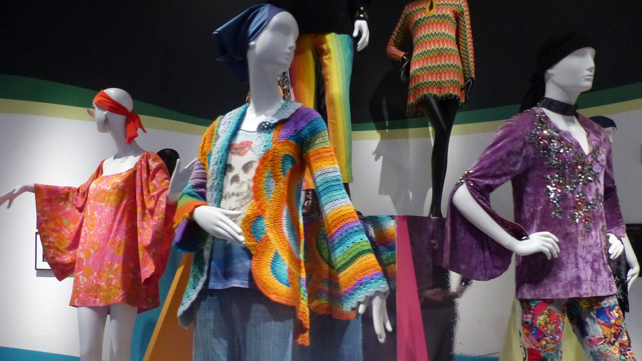 Hippie-Mode in der Ausstellung "The Summer of Love Experience" Hippie-Mode in der Ausstellung "The Summer of Love Experience"