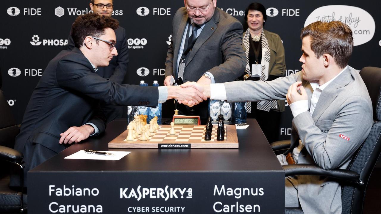 Magnus Carlsen (Norwegen) und Fabiano Caruana (USA) bei der Schach-WM in London. Magnus Carlsen (Norwegen) und Fabiano Caruana (USA) bei der Schach-WM in London.