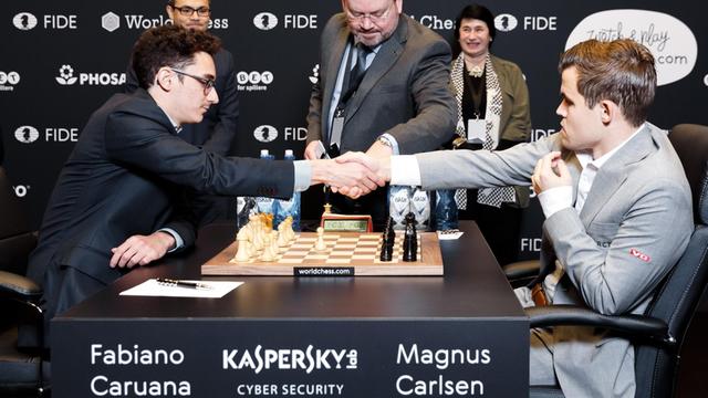 Magnus Carlsen (Norwegen) und Fabiano Caruana (USA) bei der Schach-WM in London.