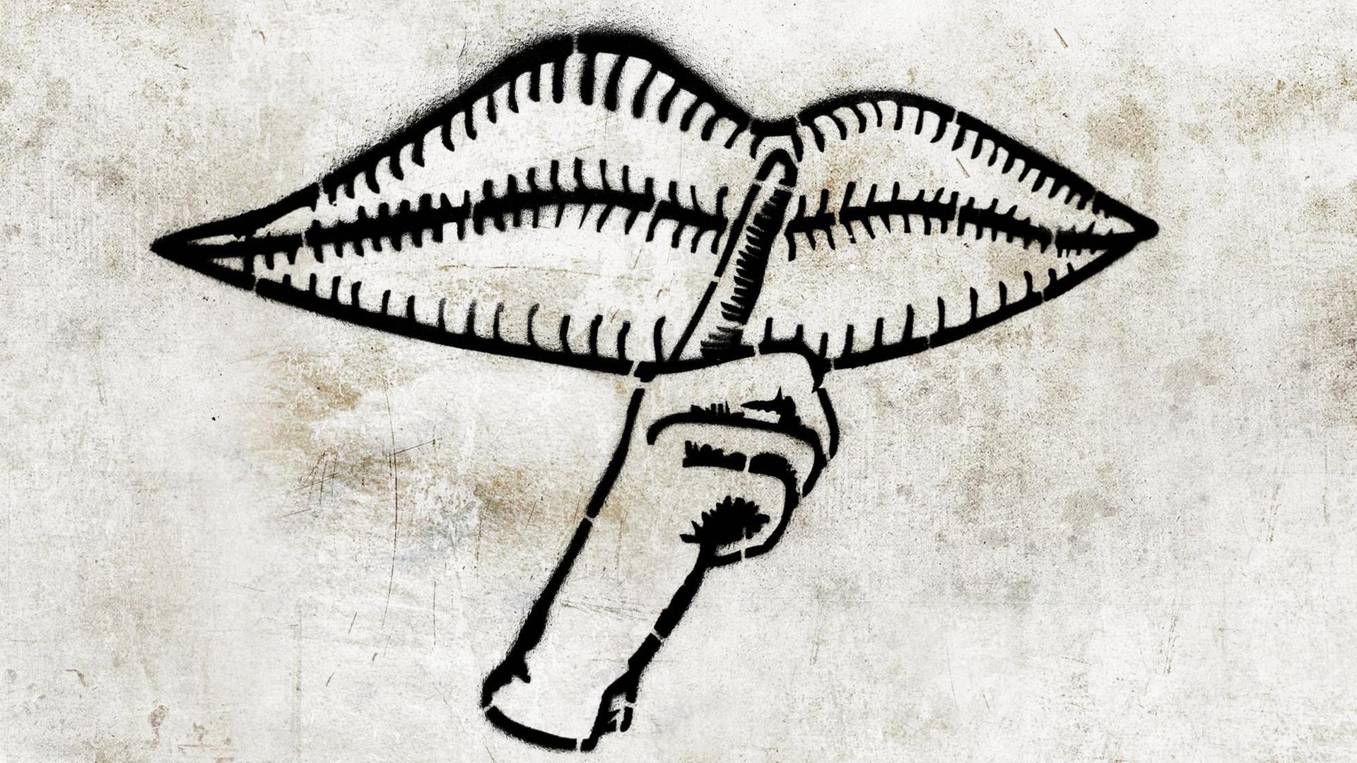 Ein schwarzes Graffiti an einer Wand. Ein Zeigefinger legt sich auf geschlossene Lippen. (Symbolbild) Ein schwarzes Graffiti an einer Wand. Ein Zeigefinger legt sich auf geschlossene Lippen. (Symbolbild)