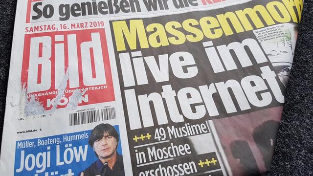 Titel der Bild-Zeitung vom Samstag mit der Schlagzeile "Massenmord live im Internet"