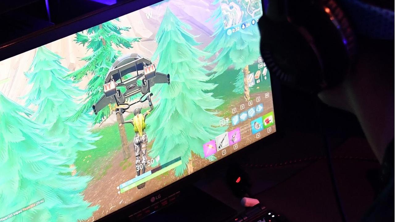 Ein Gamer spielt "Fortnite" Ein Gamer spielt "Fortnite"