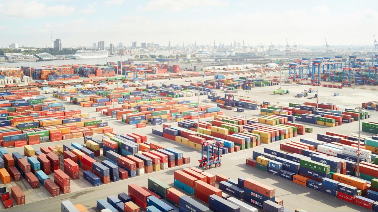 Ein von Henrik Spohler fotografiertes Containerterminal. Ein von Henrik Spohler fotografiertes Containerterminal.