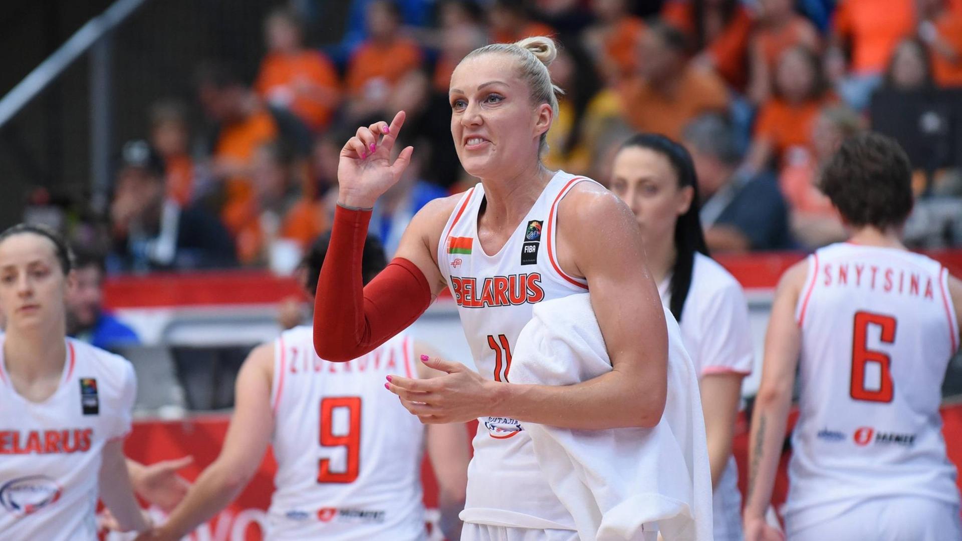 Yelena Leuchanka (Belarus) BASKETBALL EM Damen / Weißrussland - Spanien / Spiel um Platz 3 - 28/06/2015 HerveBellenger/Panoramic PUBLICATIONxNOTxINxFRAxITAxBEL Yelena Leuchanka Belarus Basketball euro women Belarus Spain Game to square 3 28 06 2015 HerveBellenger Panoramic PUBLICATIONxNOTxINxFRAxITAxBEL Yelena Leuchanka (Belarus) BASKETBALL EM Damen / Weißrussland - Spanien / Spiel um Platz 3 - 28/06/2015 HerveBellenger/Panoramic PUBLICATIONxNOTxINxFRAxITAxBEL Yelena Leuchanka Belarus Basketball euro women Belarus Spain Game to square 3 28 06 2015 HerveBellenger Panoramic PUBLICATIONxNOTxINxFRAxITAxBEL