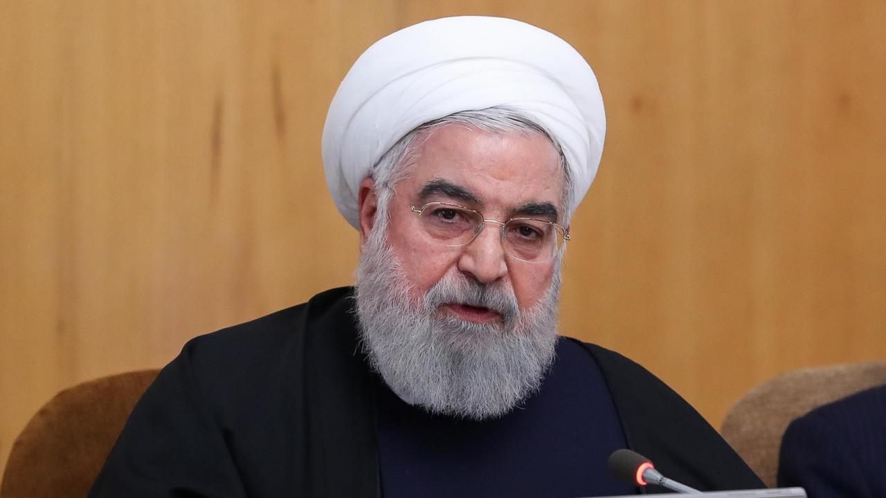Der iranische Präsident Hassan Rohani eine Kabinettssitzung. - Handout vom 8. Januar 2020. Rohani hat sich zu den Raketenangriffen auf vom US-Militär genutzte Stützpunkte im Irak geäußert. Der iranische Präsident Hassan Rohani eine Kabinettssitzung. - Handout vom 8. Januar 2020. Rohani hat sich zu den Raketenangriffen auf vom US-Militär genutzte Stützpunkte im Irak geäußert.