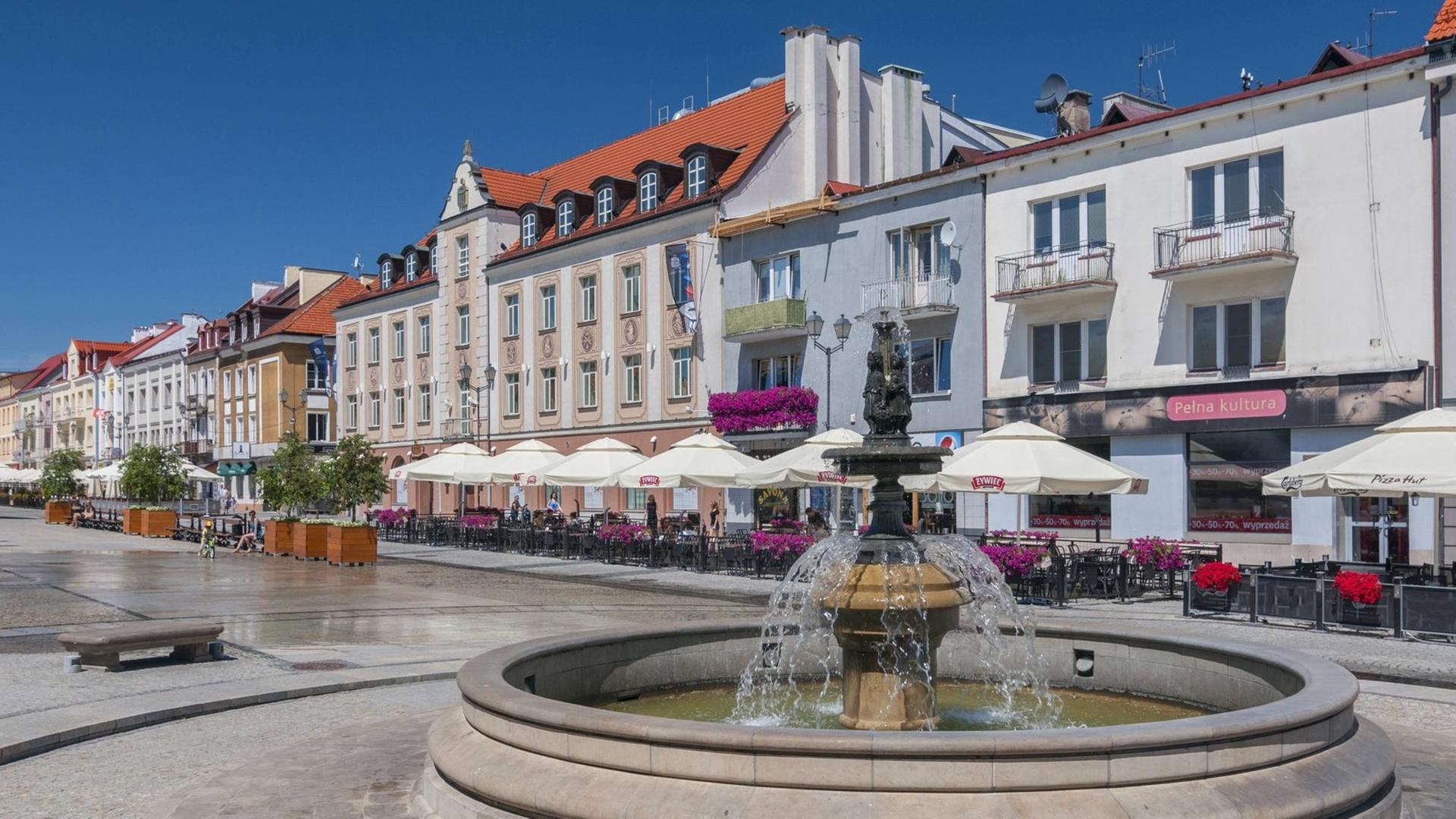 Springbrunnen am Kosciuszko Platz in der polnischen Stadt Bialystok. Springbrunnen am Kosciuszko Platz in der polnischen Stadt Bialystok.