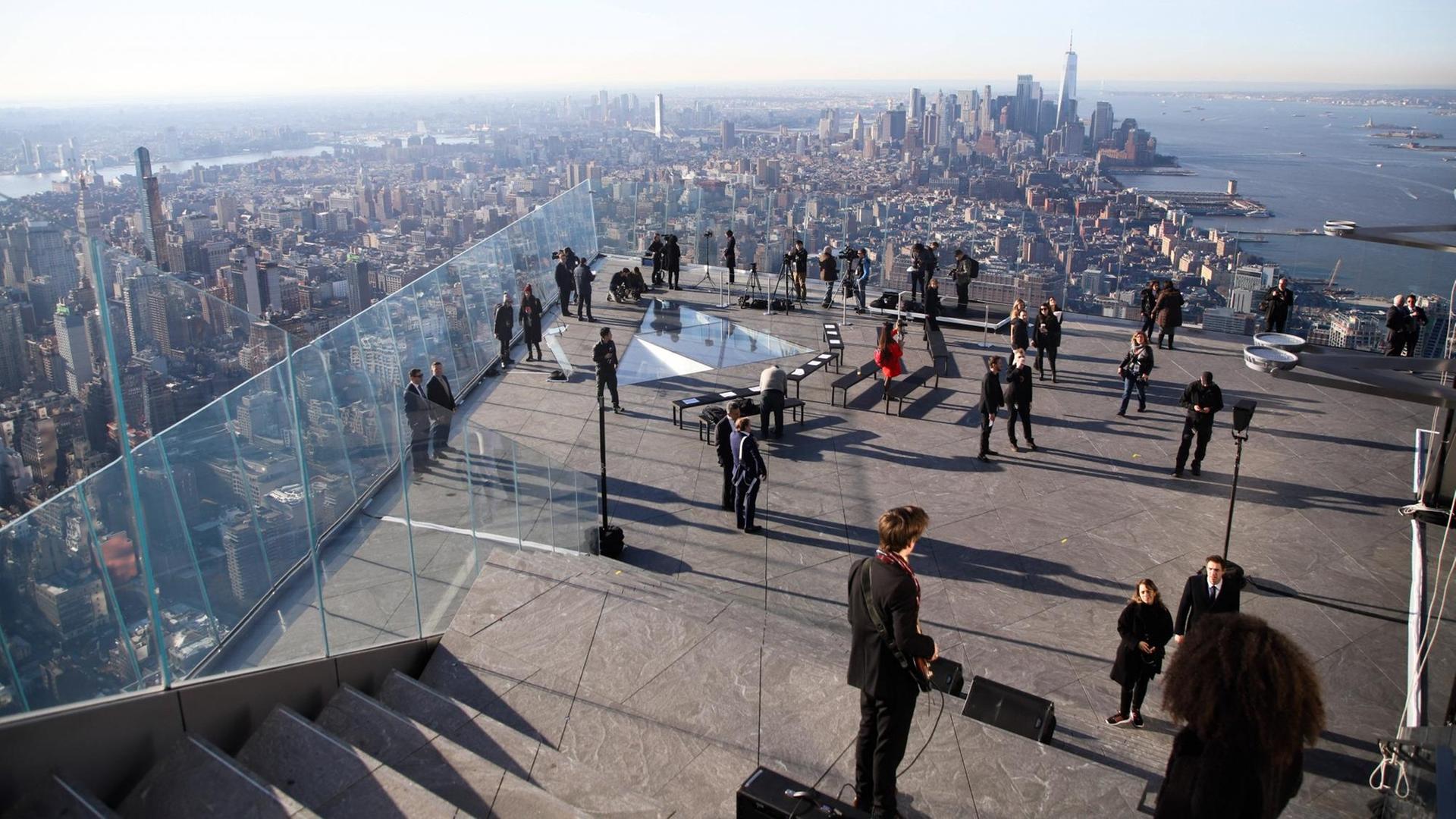 Einweihung der The Edge-Aussichtsplattform in New York am 11.März 2020: Aus 335m Höhe bietet sich ein grandioser Rundumblick auf die Skyline von New York Einweihung der The Edge-Aussichtsplattform in New York am 11.März 2020: Aus 335m Höhe bietet sich ein grandioser Rundumblick auf die Skyline von New York