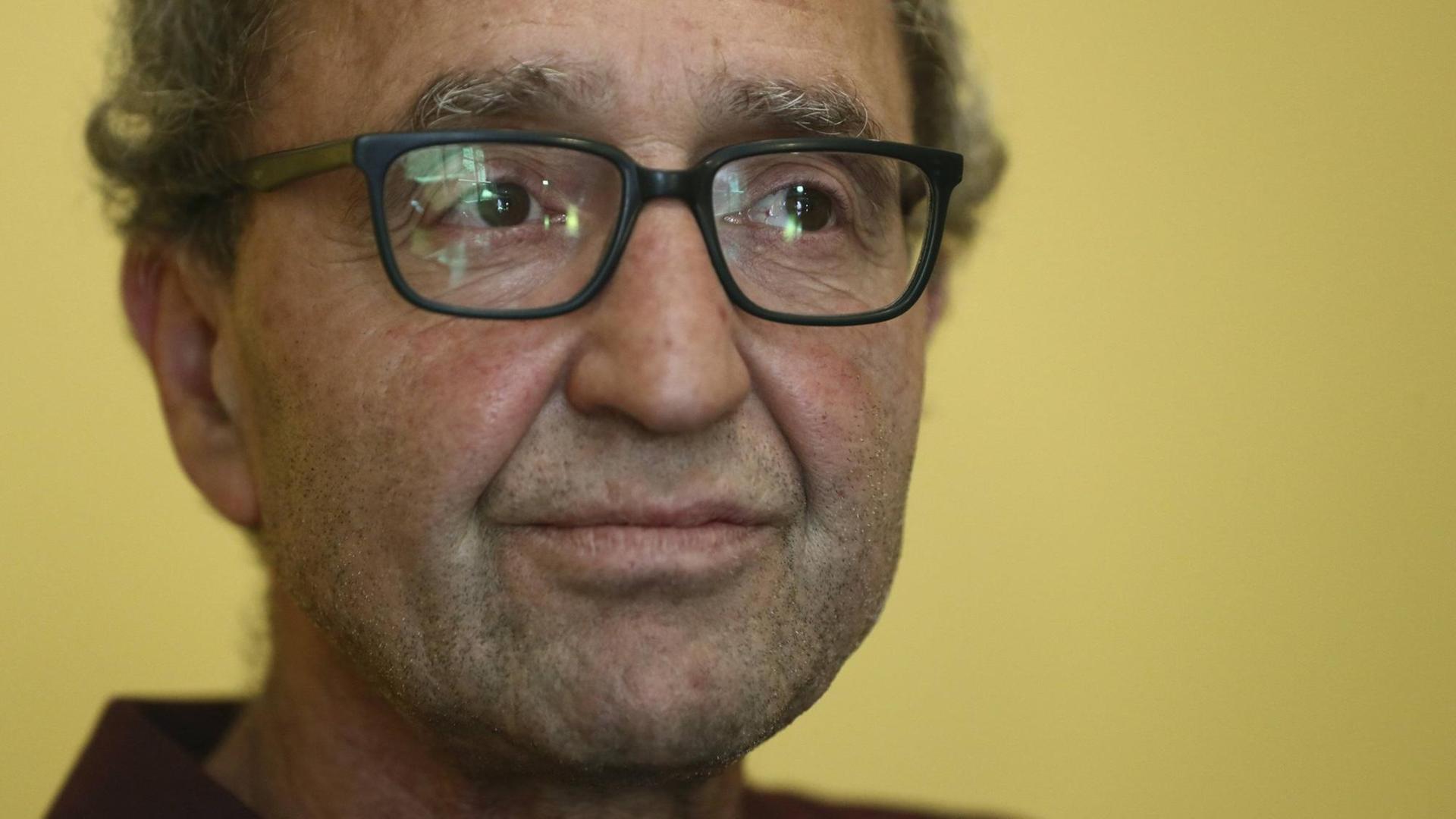 Dogan Akhanli bei einer Pressekonferenz in Madrid am 21. August 2017