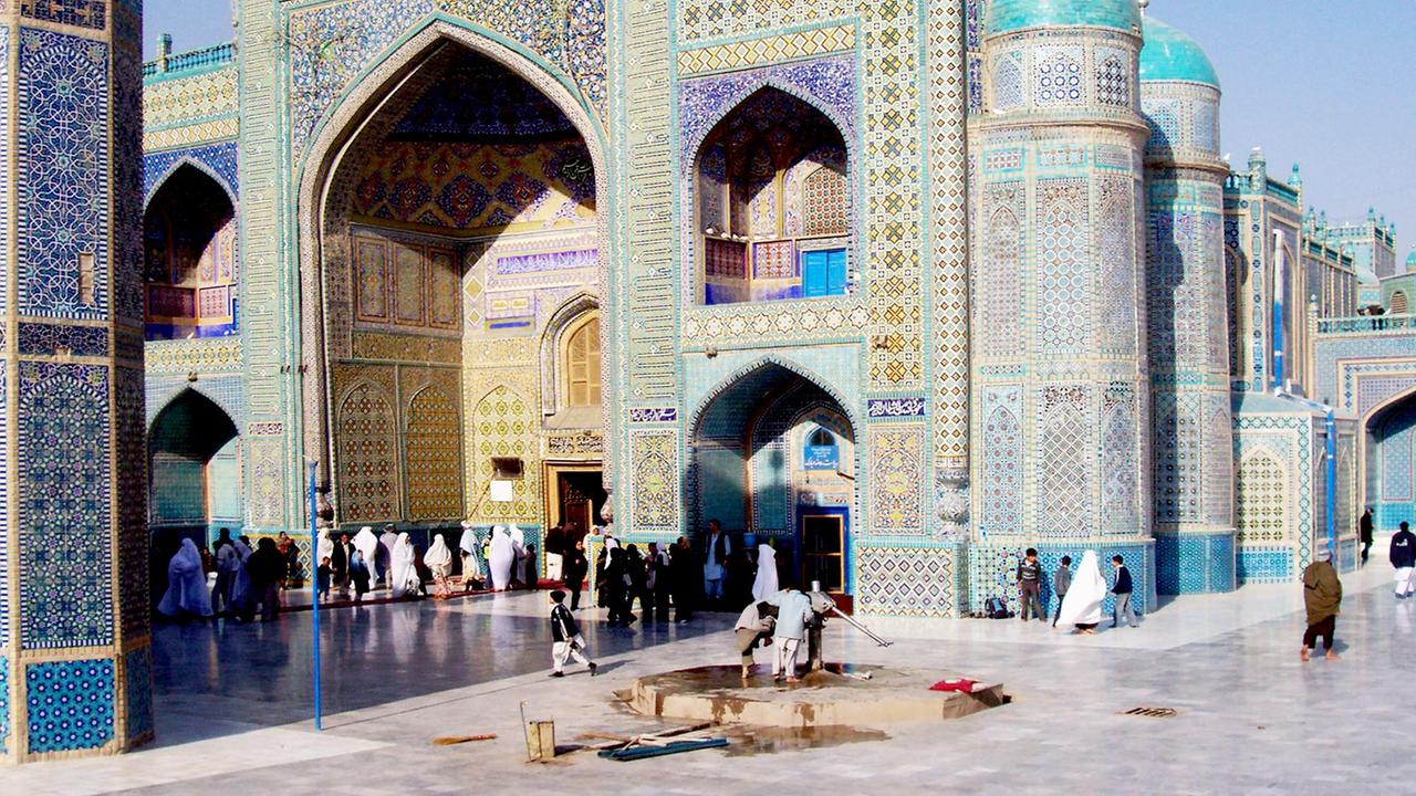 Die Blaue Moschee in Mazar-e-Sharif in Afghanistan Die Blaue Moschee in Mazar-e-Sharif in Afghanistan