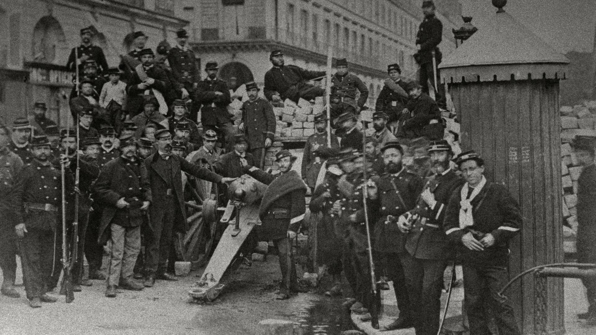 Gruppenfoto der Barrikadenbauer. Gruppenfoto der Barrikadenbauer.