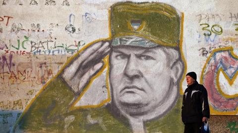 Wandbild des serbischen Ex-Generals Ratko Mladic. Aufgenommen in Belgrad, Serbien, am 12. Dezember 2016.