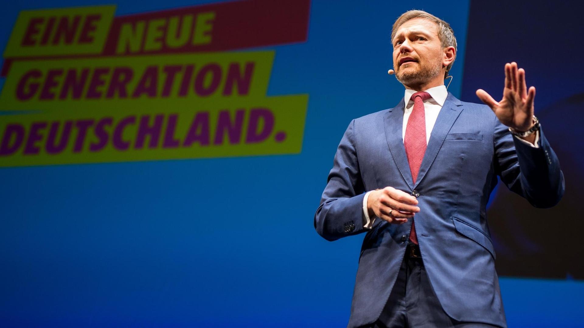 Christian Lindner, Bundesvorsitzender der FDP, bei der (06.01.18) Dreikönigskundgebung der FDP im Opernhaus in Stuttgart. Christian Lindner, Bundesvorsitzender der FDP, bei der (06.01.18) Dreikönigskundgebung der FDP im Opernhaus in Stuttgart.