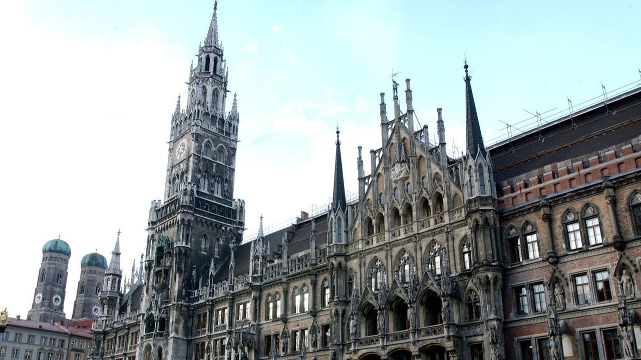 Blick auf das Münchner Rathaus, aufgenommen am 11.03.2003. Blick auf das Münchner Rathaus, aufgenommen am 11.03.2003.