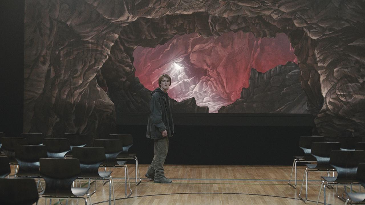 Protagonist Jonas, gespielt von Louis Hofmann, in der Netflix-Produktion "Dark". Protagonist Jonas, gespielt von Louis Hofmann, in der Netflix-Produktion "Dark".