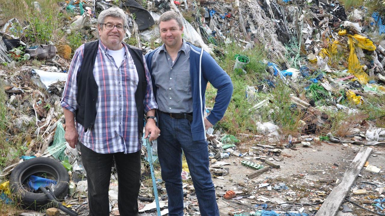 Hellmut Köppke und Thomas Hemmerling auf der Müllkippe Neuendorf Hellmut Köppke und Thomas Hemmerling auf der Müllkippe Neuendorf