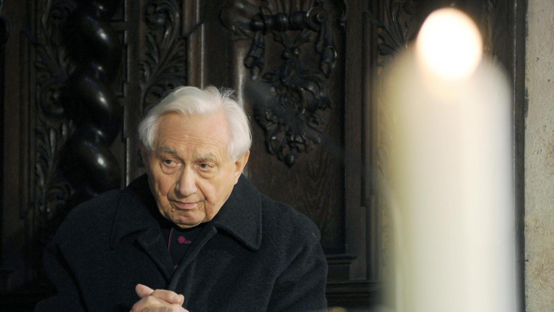 Georg Ratzinger, hier 2008 beim Gebet in der Schottenkirche St. Jakob Georg Ratzinger, hier 2008 beim Gebet in der Schottenkirche St. Jakob