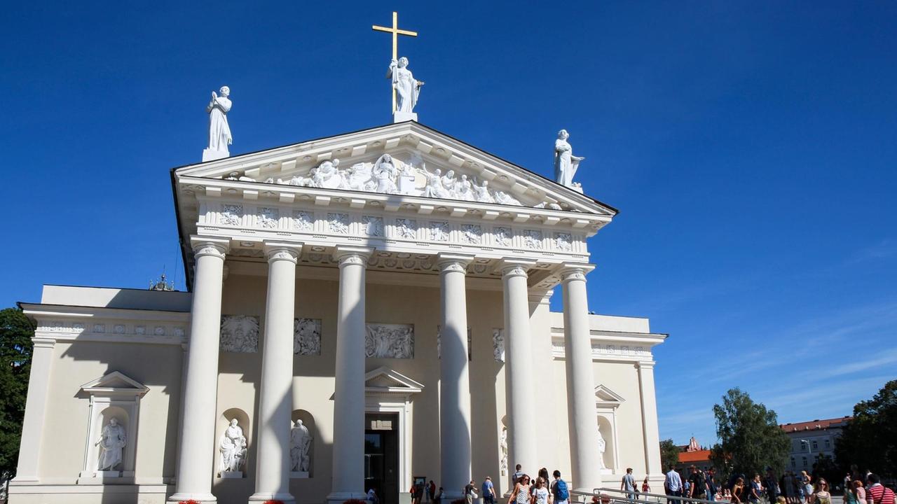 Litauen: Kathedrale in der Vilniusser Altstadt. Litauen: Kathedrale in der Vilniusser Altstadt.