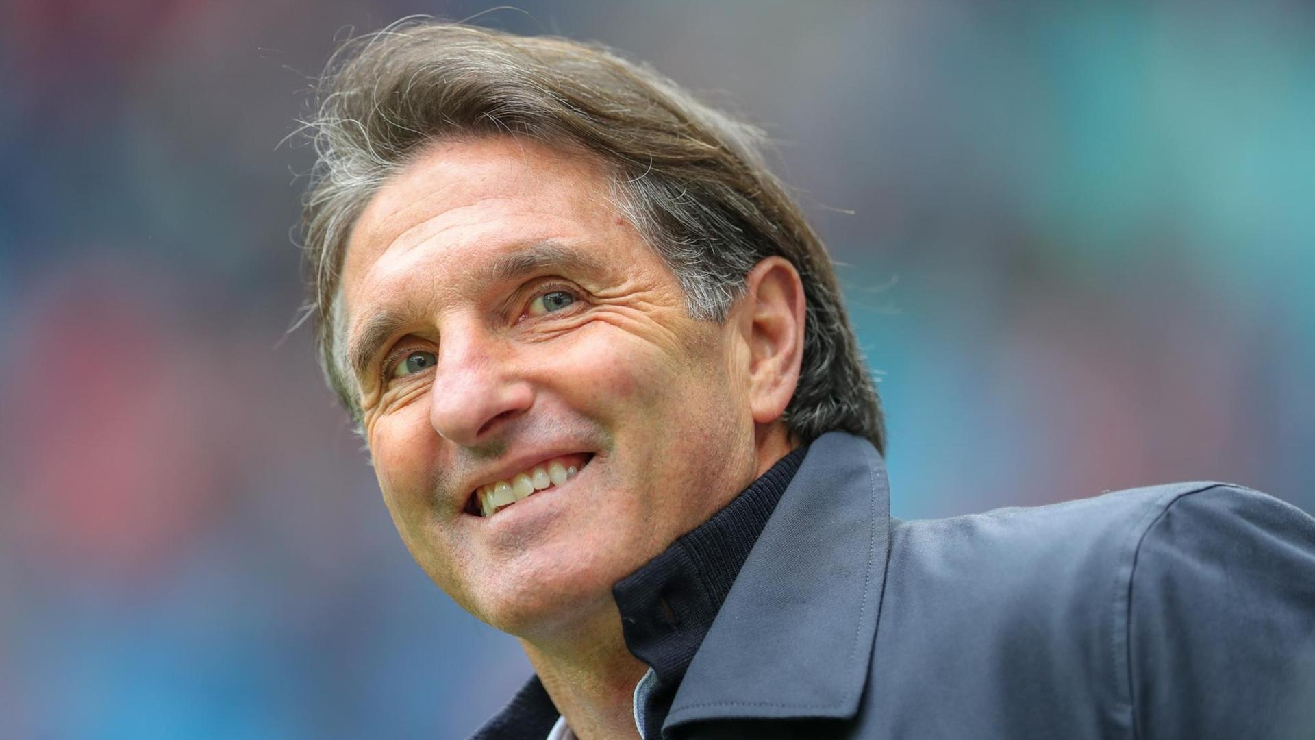 Bruno Labbadia lächelt. Bruno Labbadia lächelt.