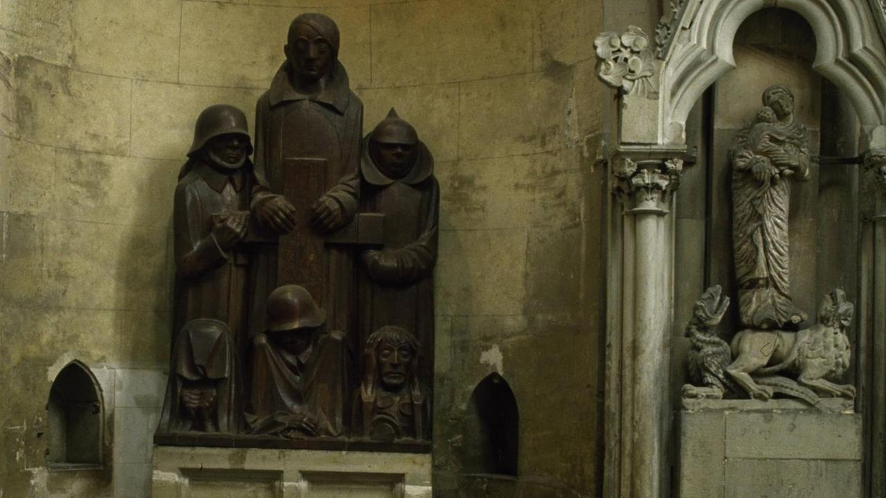 Ansicht einer Figurengruppe im Magdeburger Dom - drei erstarrte Soldaten