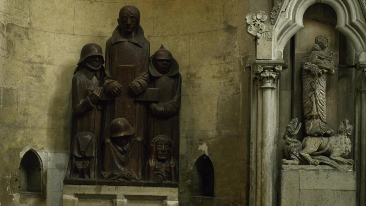 Ansicht einer Figurengruppe im Magdeburger Dom - drei erstarrte Soldaten Ansicht einer Figurengruppe im Magdeburger Dom - drei erstarrte Soldaten