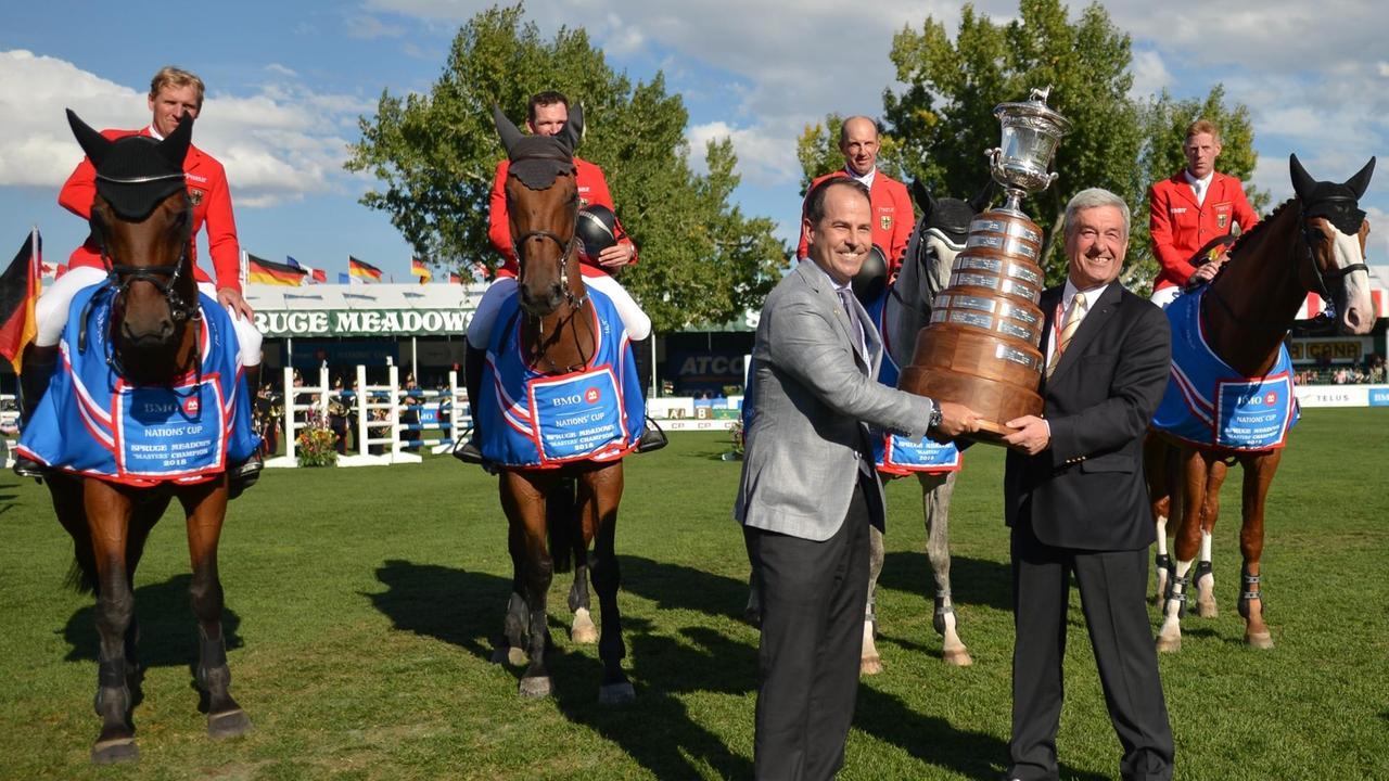 Das deutsche Spring-Team gewinnt den "BMO Nations' Cup" in Spruce Meadows.
Das deutsche Spring-Team gewinnt den "BMO Nations' Cup" in Spruce Meadows.