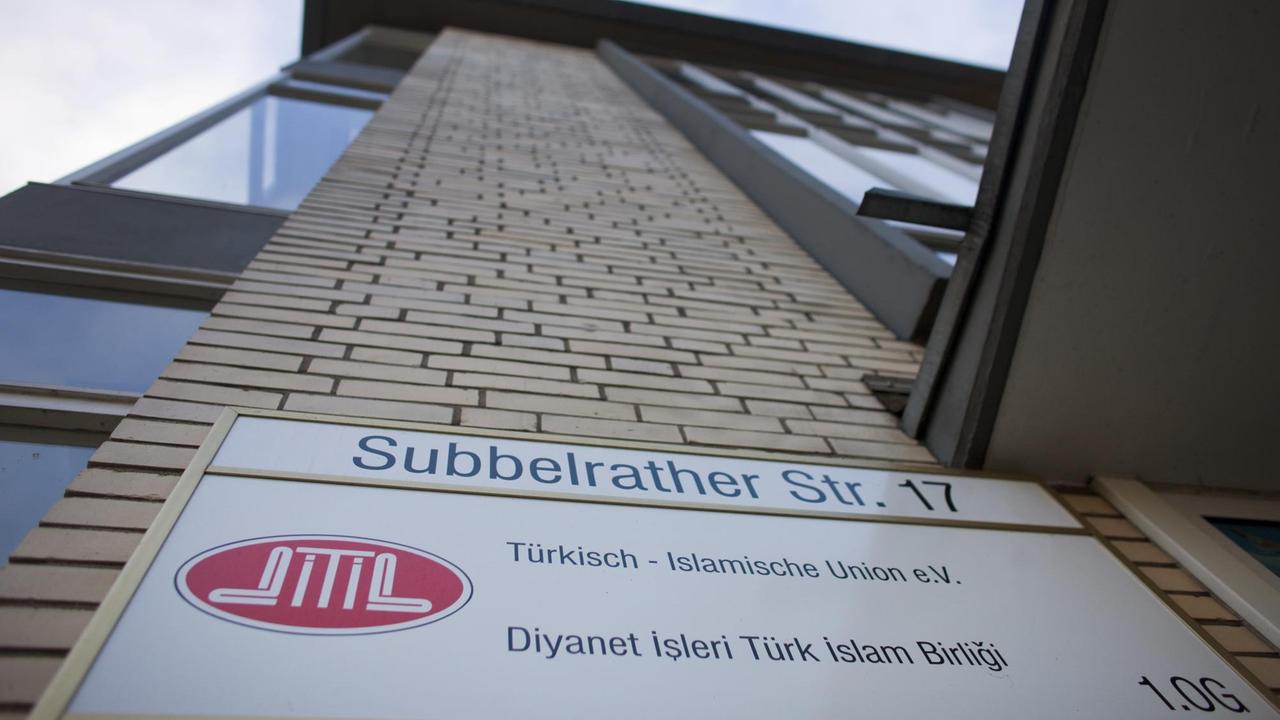 Die Zentrale der Ditib (Türkisch-Islamische Union der Anstalt für Religion) in Köln